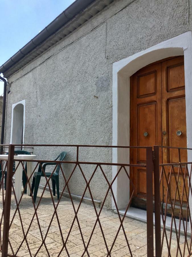 La Via Di Fuga Lägenhet Pietrapertosa Exteriör bild