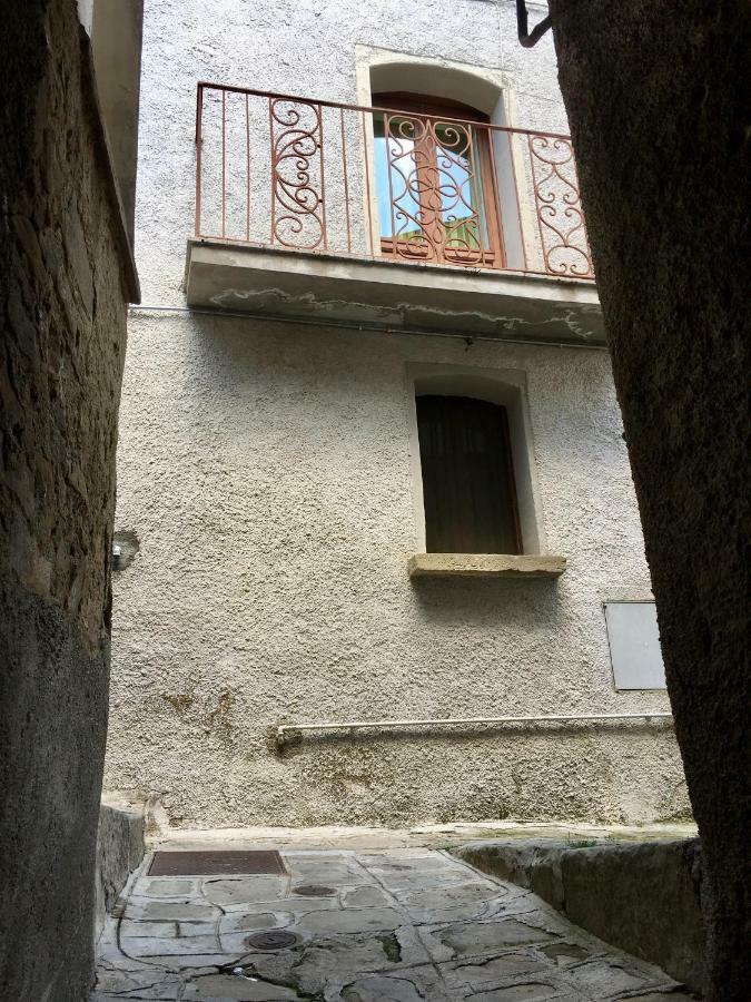 La Via Di Fuga Lägenhet Pietrapertosa Exteriör bild