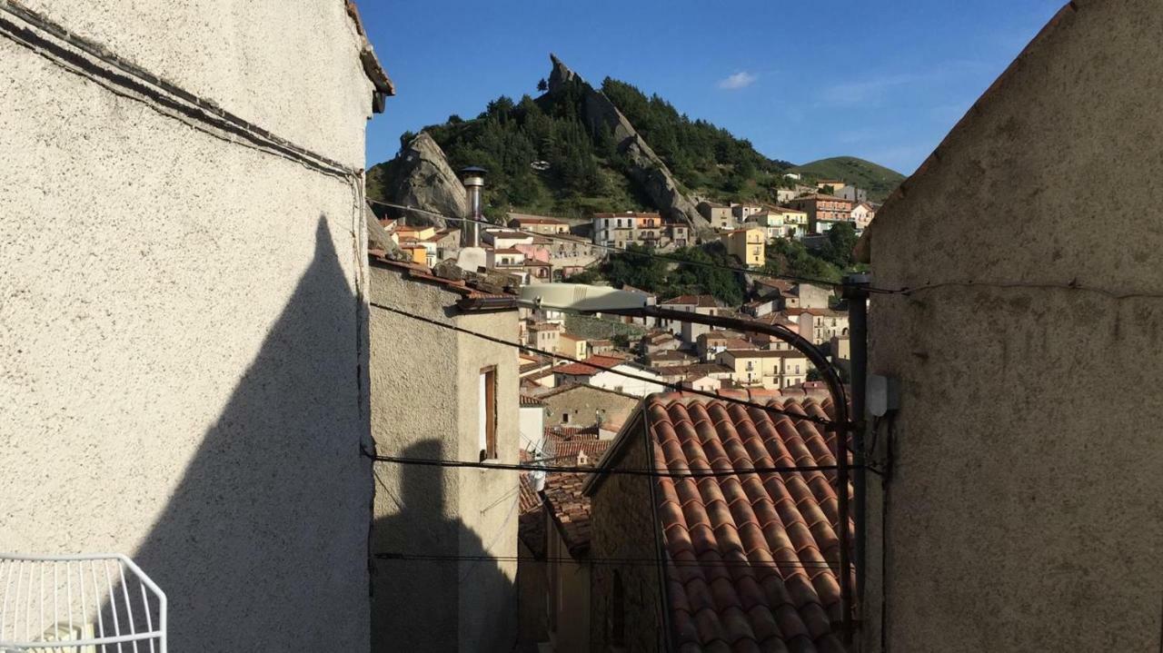 La Via Di Fuga Lägenhet Pietrapertosa Exteriör bild